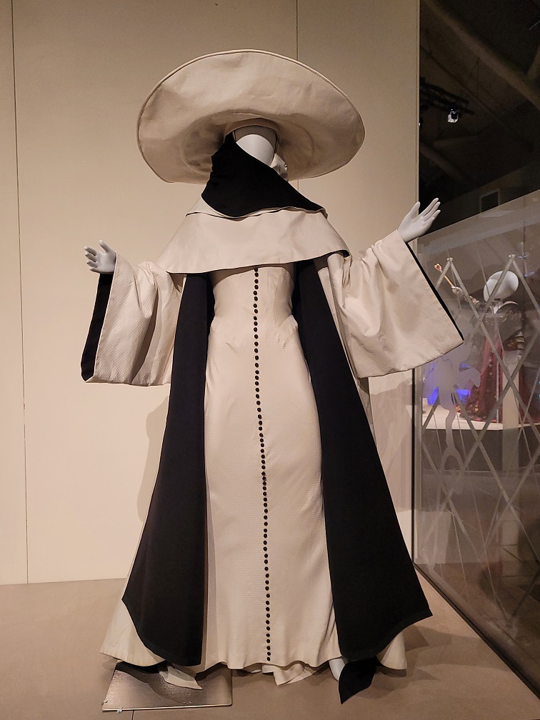 Glenn Close's Cruella De Vil costume